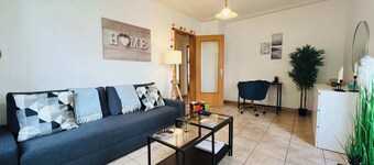 GF Central 2 BR w/ Living room + 5mn from Basel