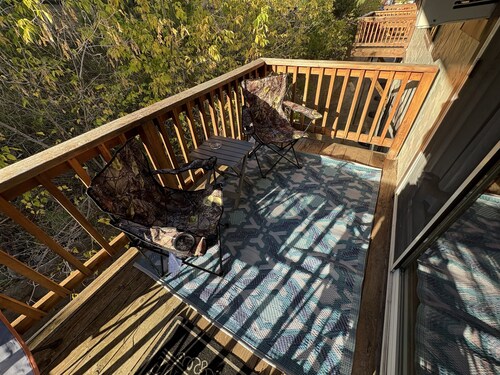 Perfect 2-bedroom movie and game themed condo in Lead