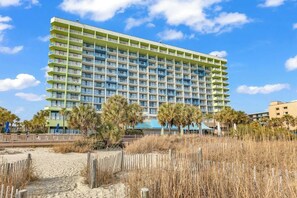 Exterior - Coral Beach Getaway, Oceanfront Pools & Lazy River (Myrtle Beach)