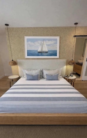 Iron/ironing board, WiFi, bed sheets - Cove Cottage (Piney Point)