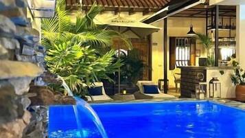 Outdoor pool, open 10:00 AM to 7:00 PM, pool loungers