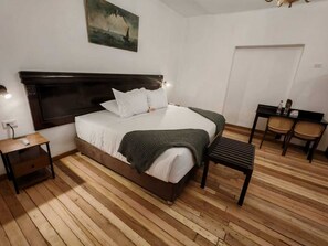 Doppelzimmer | Schreibtisch, Verdunkelungsvorhänge, Bügeleisen/Bügelbrett