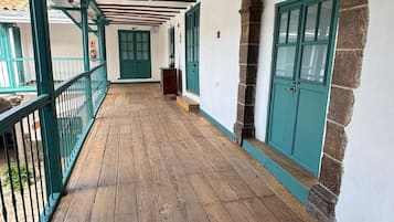 Habitación individual, vista al patio | Terraza o patio