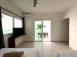 Classic Double Room, 2 Queen Beds | Desk, laptop workspace, free WiFi - Vica Mayan Guesty House - By Aloja (Mérida)