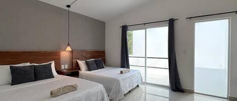 Habitación básica doble, 2 camas Queen size | Escritorio, espacio para trabajar con laptop y wifi gratis