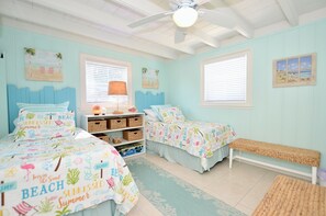 2 عدّة غرف نوم ومكواة/لوح كي وخدمة الإنترنت وملاءات أسرّة