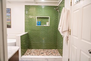Shower, towels, shampoo - New River Waterfront Dock & Kayak Launch (Apalachicola)