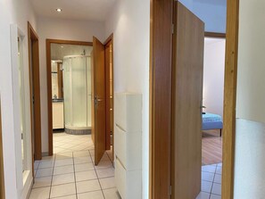 3 bedrooms, desk, iron/ironing board, travel cot - 2nd Central 2 BR w/ Living room + 5mn from Basel (Saint-Louis)