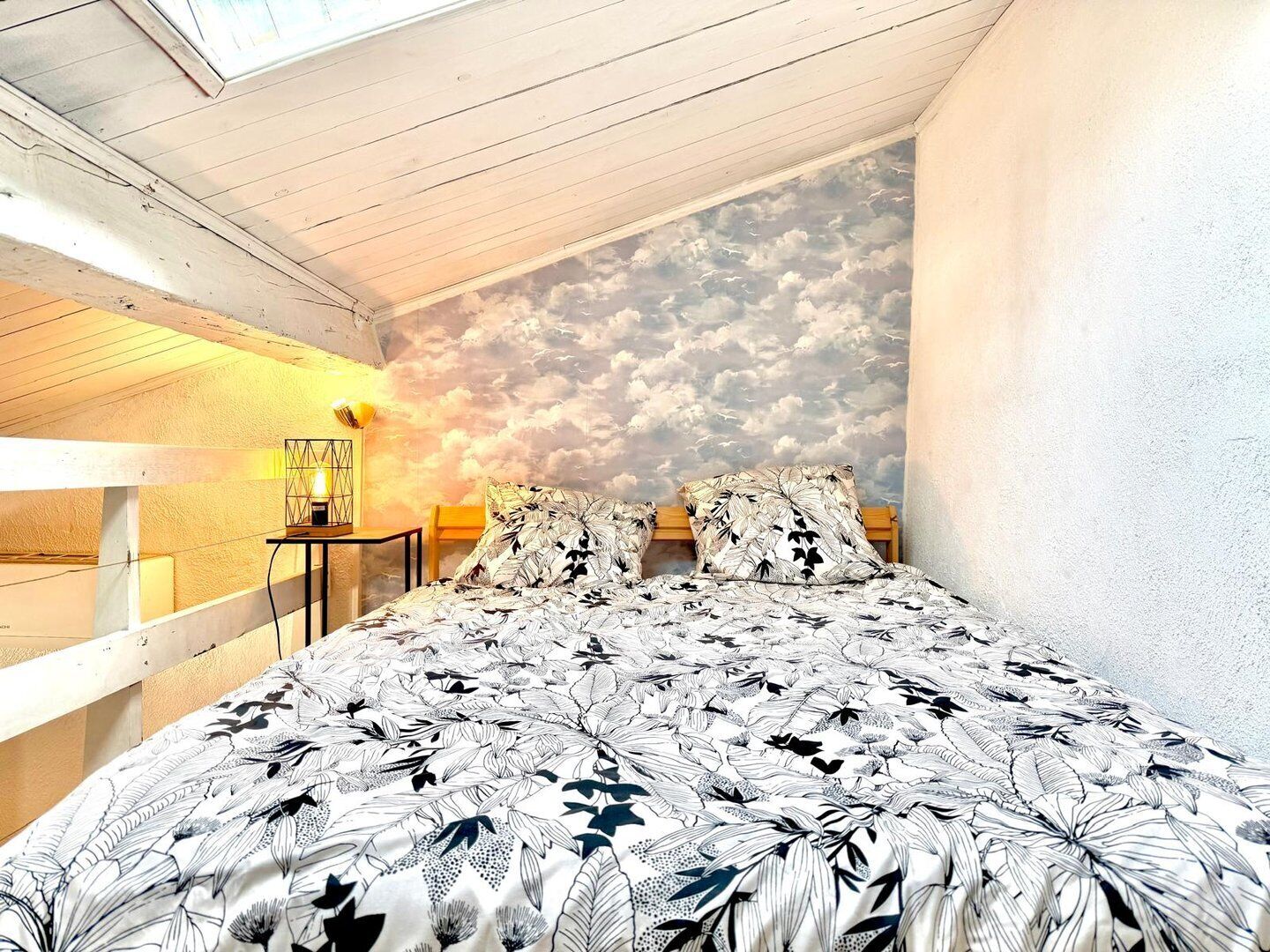 1 bedroom, internet, bed sheets