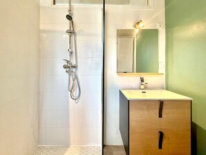 Shower, hair dryer, towels - Le Nid Douillet, close to town centre/university (Nîmes)