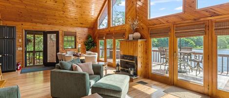 Smart TV, fireplace
