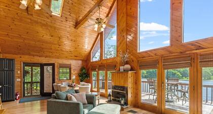 Lakefront Home, Fast WiFi + Workspace, ideal for weeklong family friendly stays