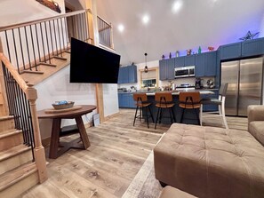 Living area - 3-bedroom house in tranquil Sanbornton near the lakes,mountains and trails. (Sanbornton)