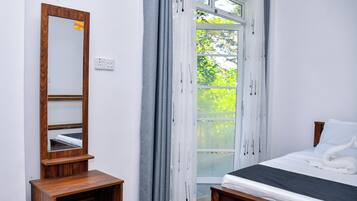 Dobbeltrom – standard, hageutsikt | Strykejern/-brett