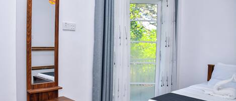 Standard-Doppelzimmer, Gartenblick