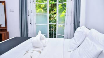 Familien-Doppelzimmer, Balkon, Flussblick | Bügeleisen/Bügelbrett