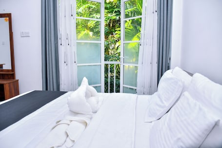 Family Double Room, Balcony, River View. Eco Bless Inn