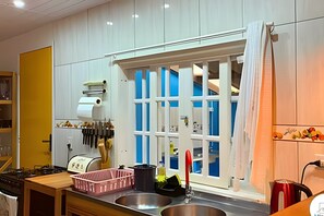 Classic Villa | Private kitchen | Fridge, microwave, oven, stovetop