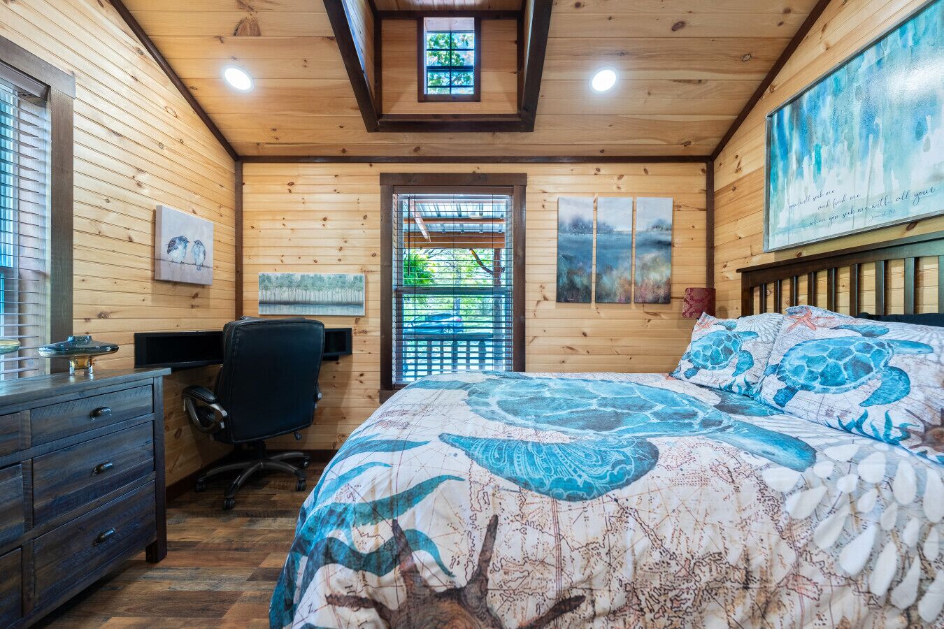 1 bedroom, desk, iron/ironing board, WiFi