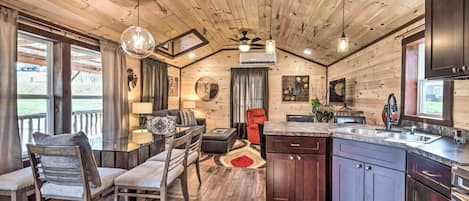 Televisión y chimenea