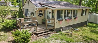 Wooded Cottage with Fire Pit and Boat Parking