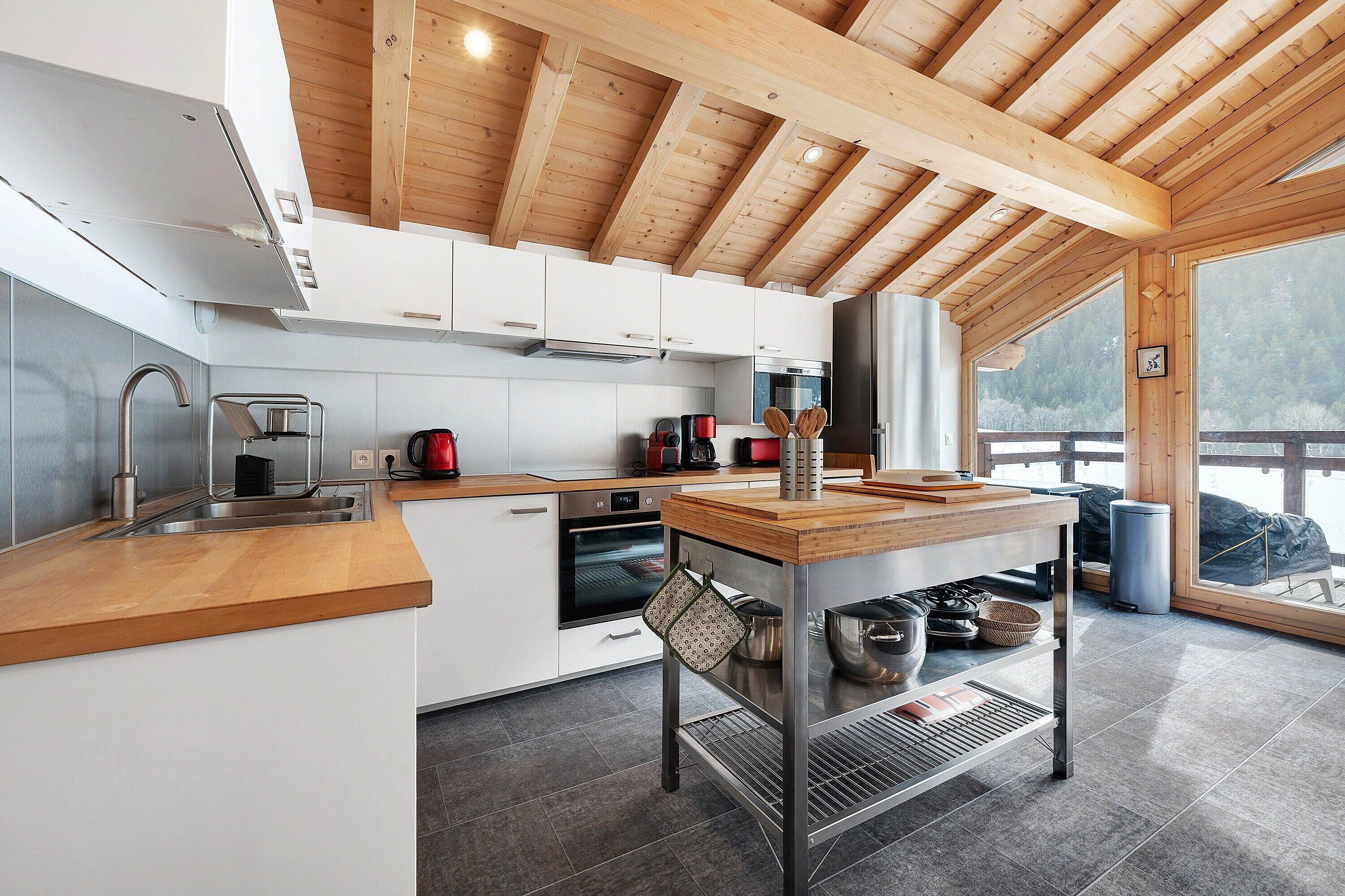 Réfrigérateur, micro-ondes, four, plaque de cuisson