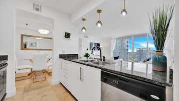 Comfort Apartment, City View | Interior