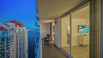 Deluxe Apartment, City View | Property grounds