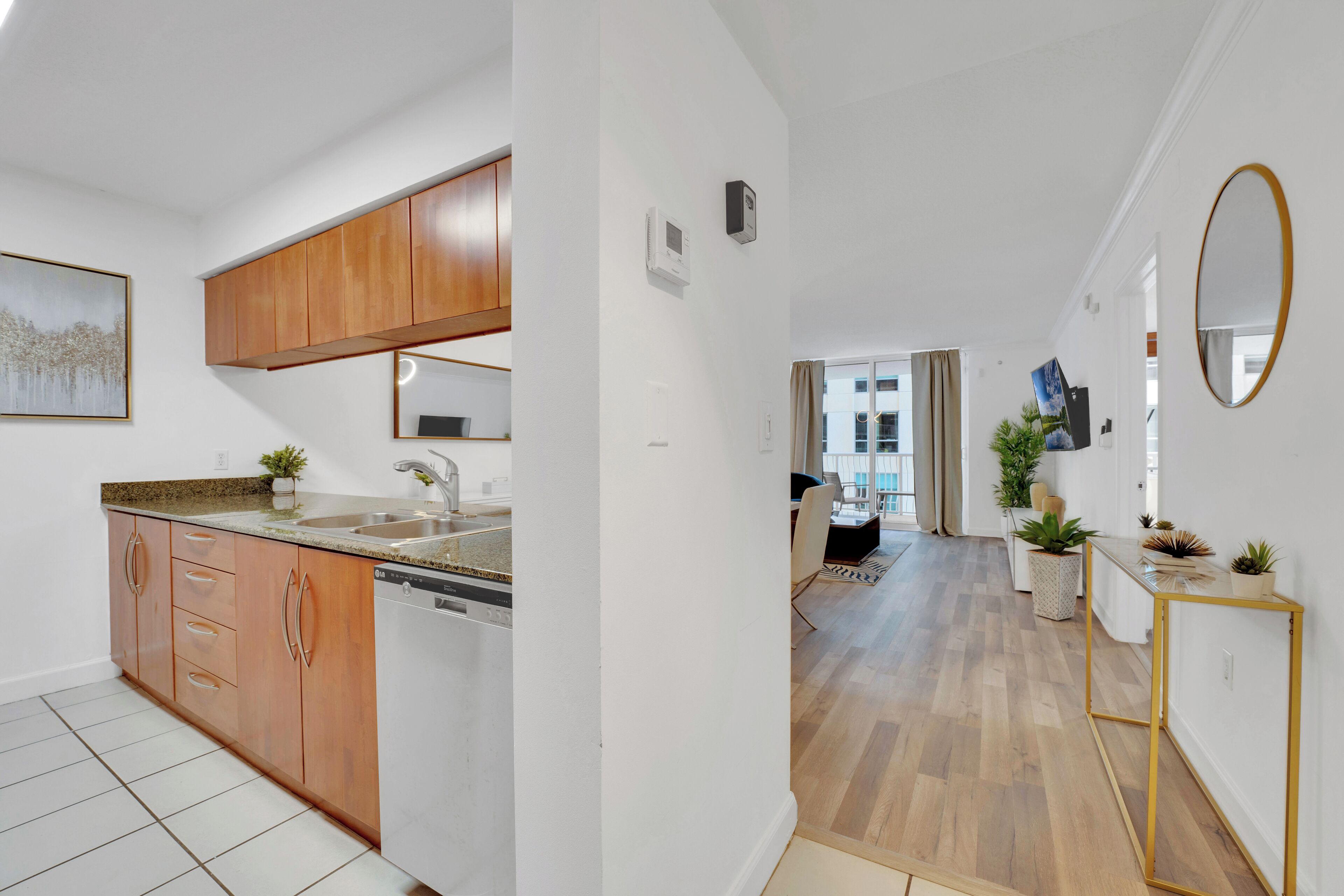 Deluxe Apartment, City View | Interior