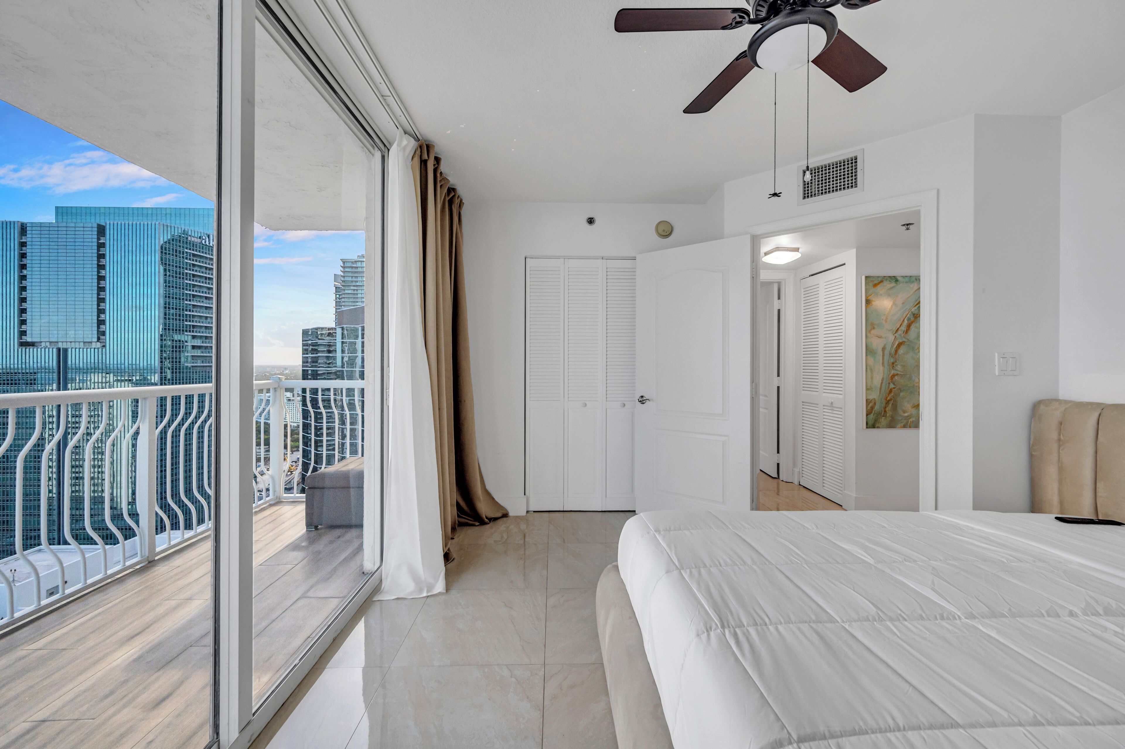 Apartemen Mewah, pemandangan samudra | Meja kerja, ruang kerja ramah laptop, dan Wi-Fi gratis