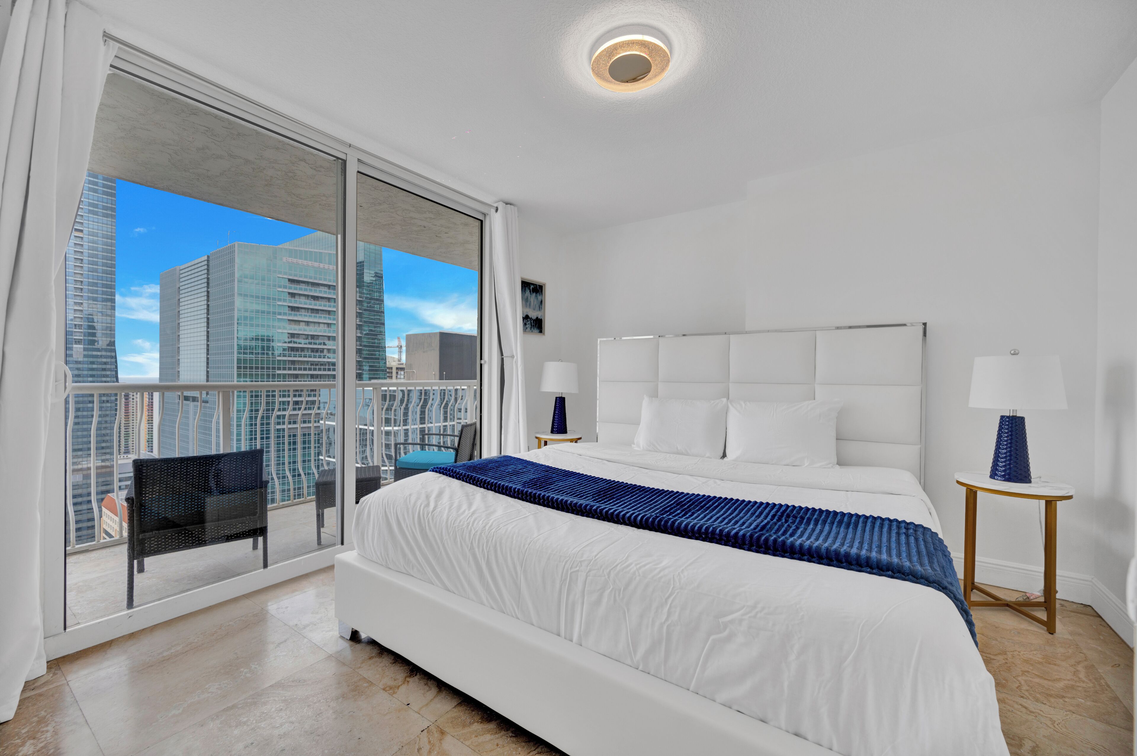 Apartamento conforto, vista para a cidade | Escrivaninha, espaço de trabalho para notebook, Wi-Fi de cortesia