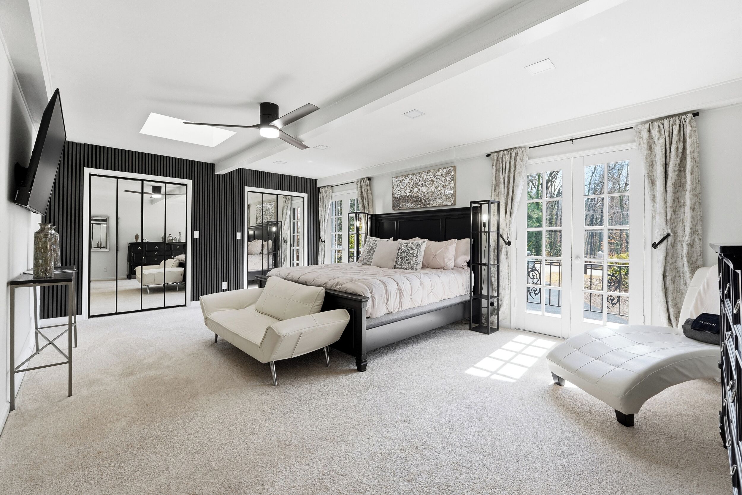 4 bedrooms, desk, iron/ironing board, free WiFi