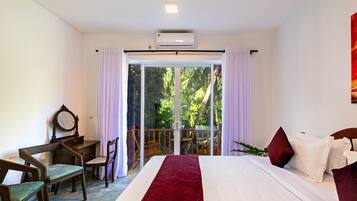 Schreibtisch, Bügeleisen/Bügelbrett