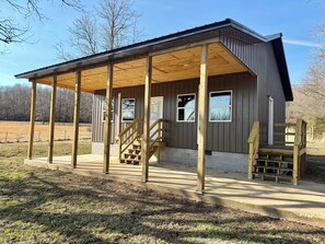 Exterior - Peaceful Creekside Retreat on a Working Cattle Farm (Mountain View)