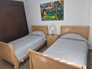 Appartement Standard, cuisine | Espace de travail pour ordinateurs portables, accès au Wi-Fi (inclus)
