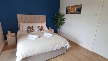 3 soverom, skrivebord, strykejern/-brett og wi-fi (inkludert)