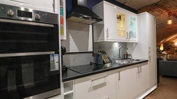 Cookware/dishes/utensils