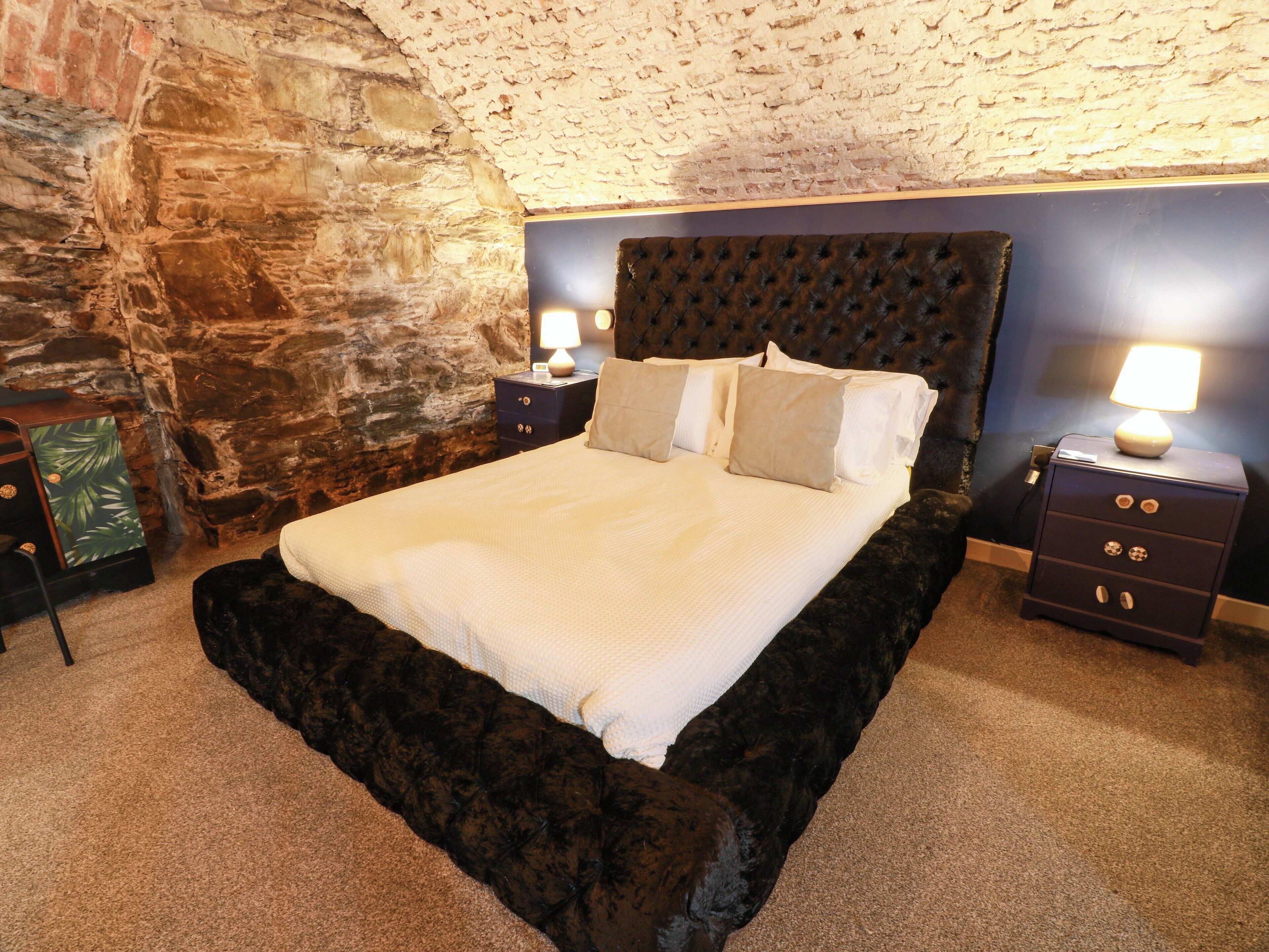 1 غرفة نوم وبديكورات فريدة لكل غرفة وطراز فريد لكل وحدة وواي فاي مجانًا