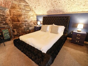 1 Schlafzimmer, individuell dekoriert, individuell eingerichtet