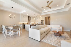 Smart TV - Luxury Beach House Outdoor Oasis Spa/Pool Heated (Naples)