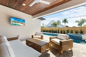 Terrace/patio - Luxury Beach House Outdoor Oasis Spa/Pool Heated (Naples)