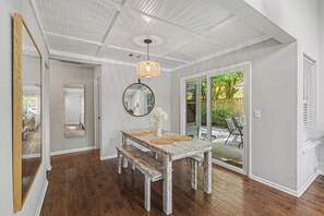 Dining - Stylish Mount Pleasant 3br/2ba Home w/ Great Yard! (Mount Pleasant)