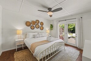 3 bedrooms, iron/ironing board, free WiFi, bed sheets - Stylish Mount Pleasant 3br/2ba Home w/ Great Yard! (Mount Pleasant)