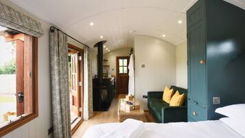 1 bedroom, internet, bed sheets