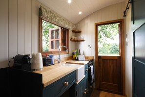 Private kitchen - Spacious, stylish Shepherds Hut (Holt Heath)