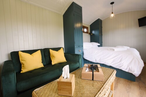 Spacious, stylish Shepherds Hut