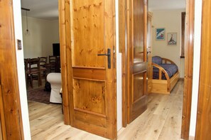 Bügeleisen/Bügelbrett, Internetzugang, Bettwäsche