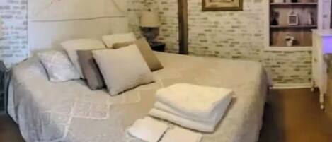 Casa, varias camas, aire acondicionado | Tabla de planchar con plancha y wifi gratis