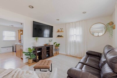 Swanky Suite | King Rm | Sleep 7