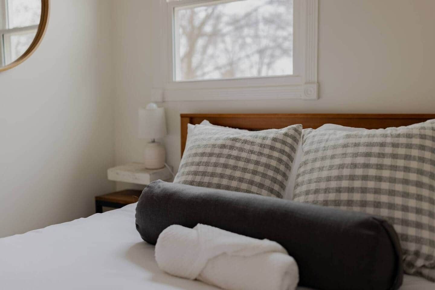 3 habitaciones, tabla de planchar con plancha, wifi y ropa de cama 